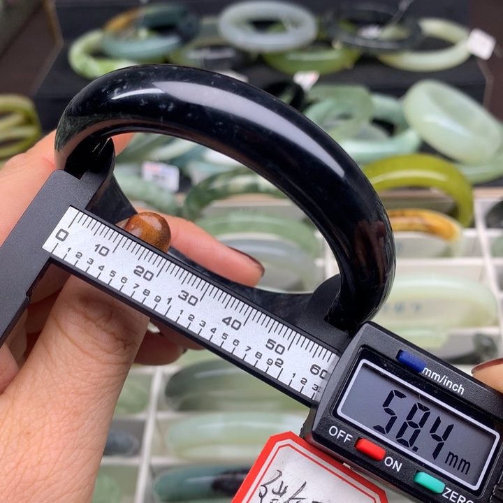 蛇纹石玉未镶嵌手镯849