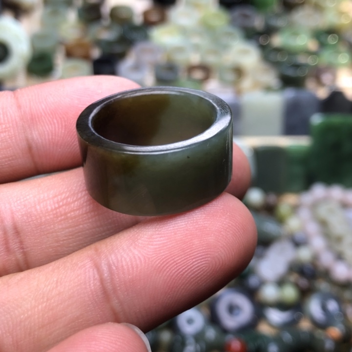 真***金和田玉未镶嵌颈饰