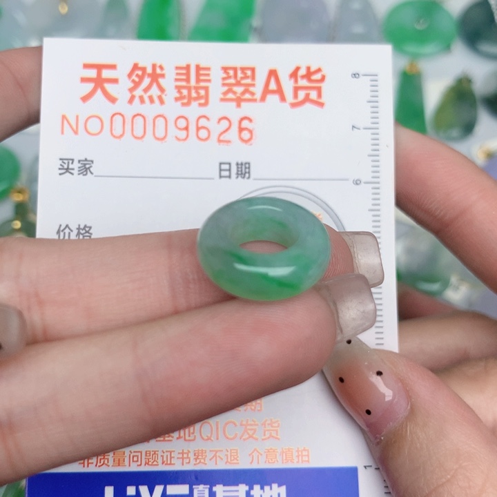 翡翠未镶嵌颈饰甜甜圈