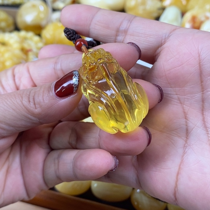 琥珀颈饰未镶嵌貔貅
