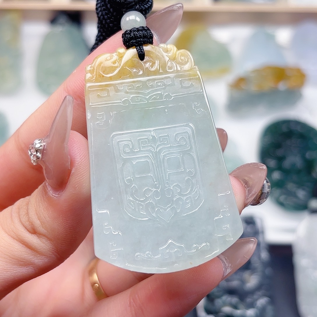 翡翠未镶嵌颈饰无事牌