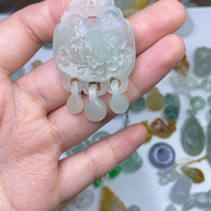 定制翡翠未镶嵌玉锁