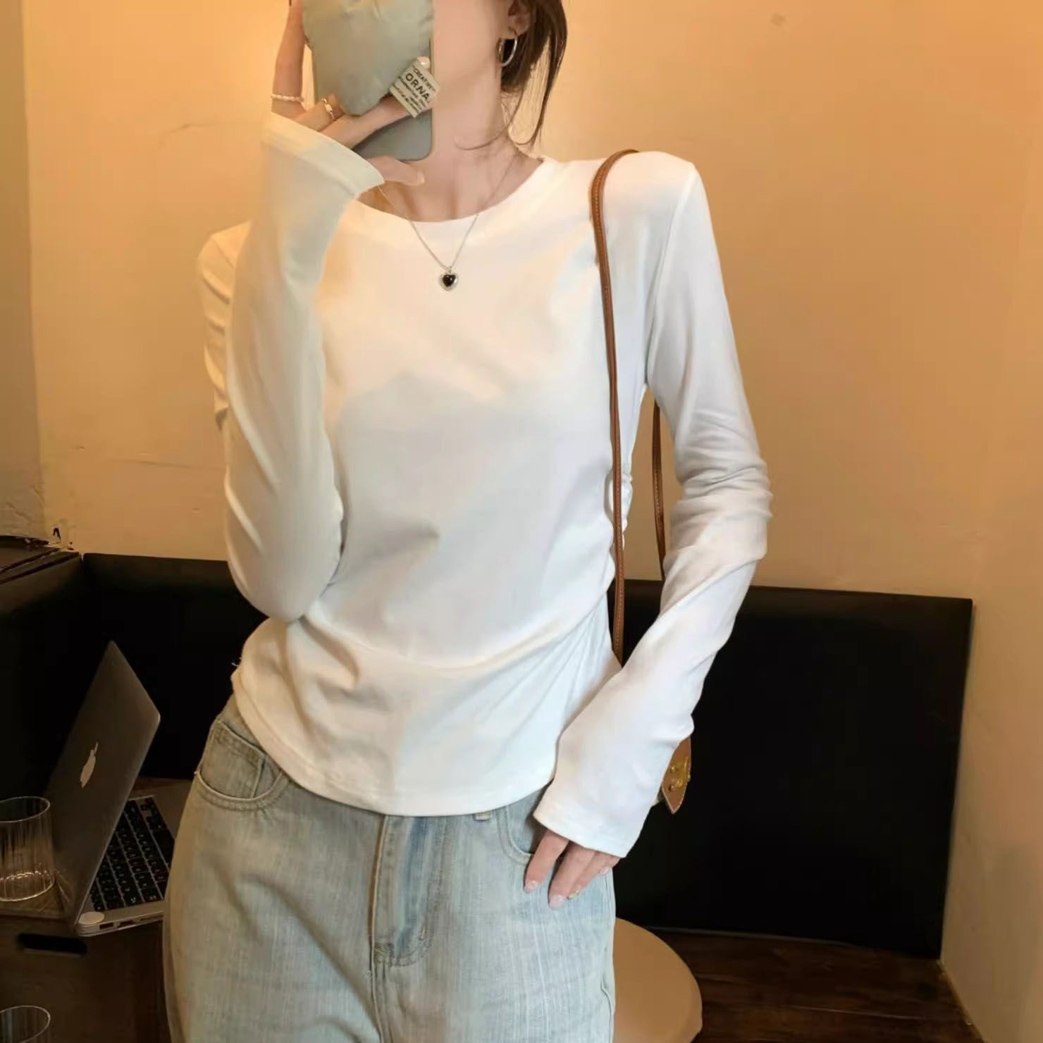 圆领褶皱显瘦t恤秋季新款修身简约纯色上衣辣妹正肩长袖t恤女
