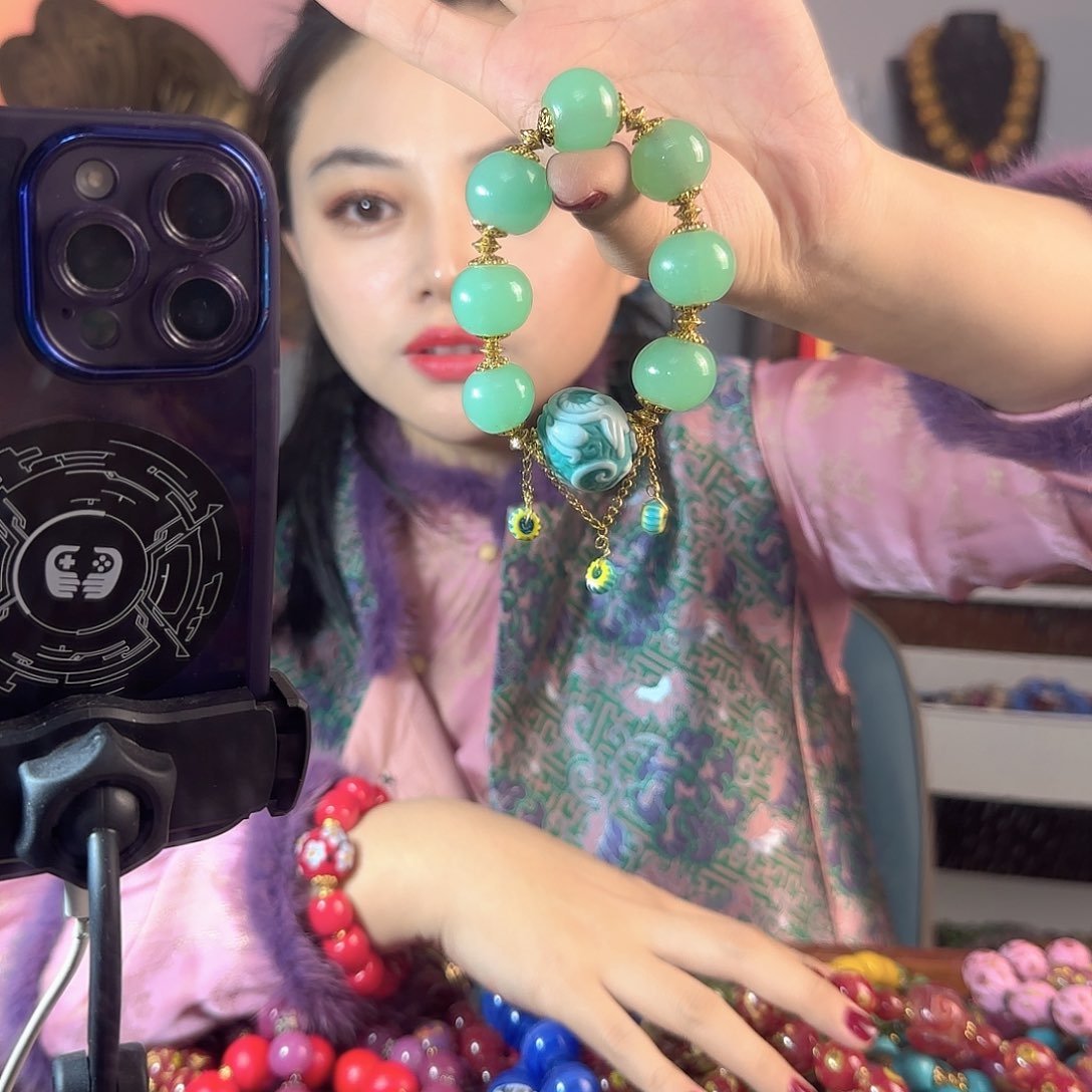 玻璃颈饰老琉璃的故事是一场关于