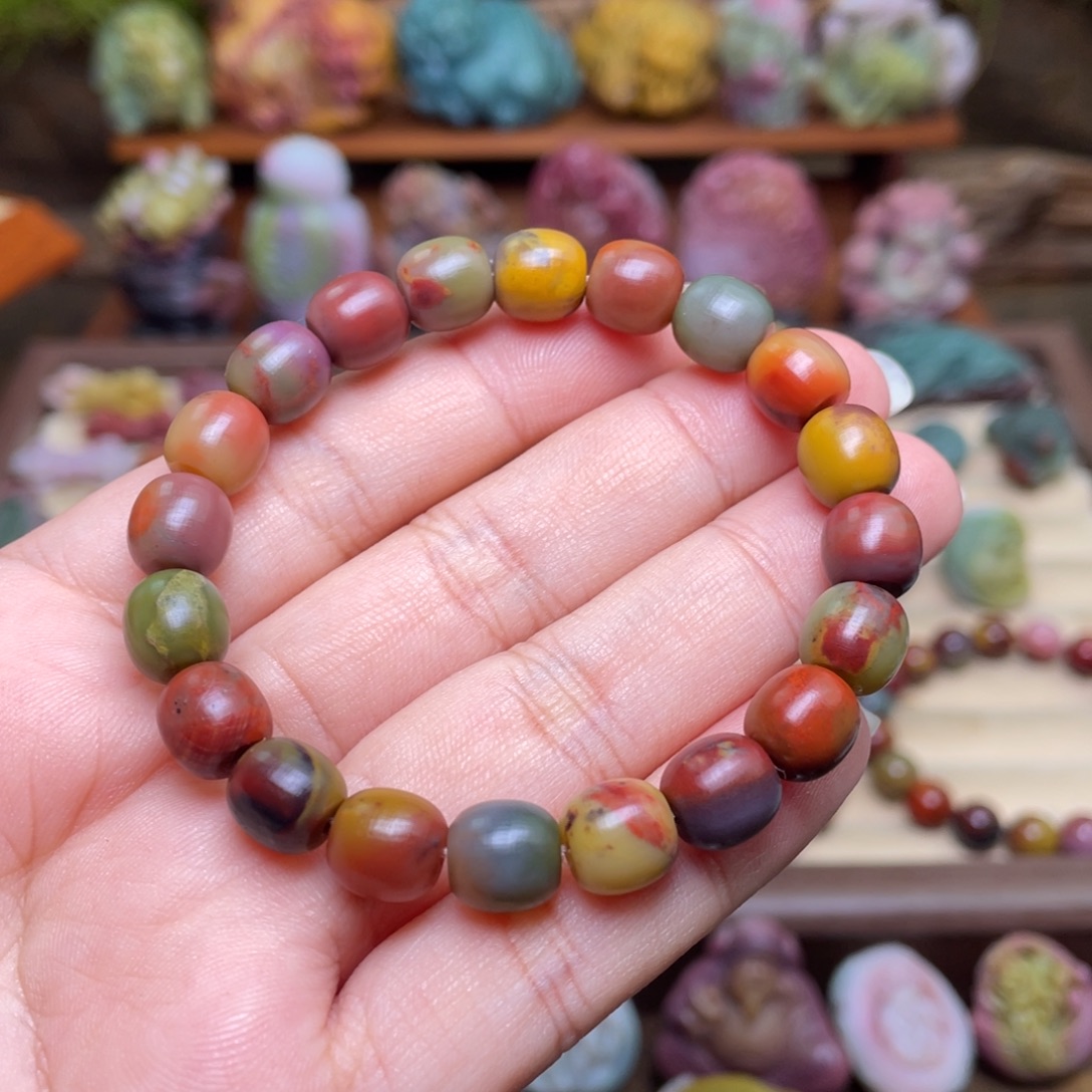 熊***←玛瑙/玉髓未镶嵌手串盐源玛瑙高品油画老型珠