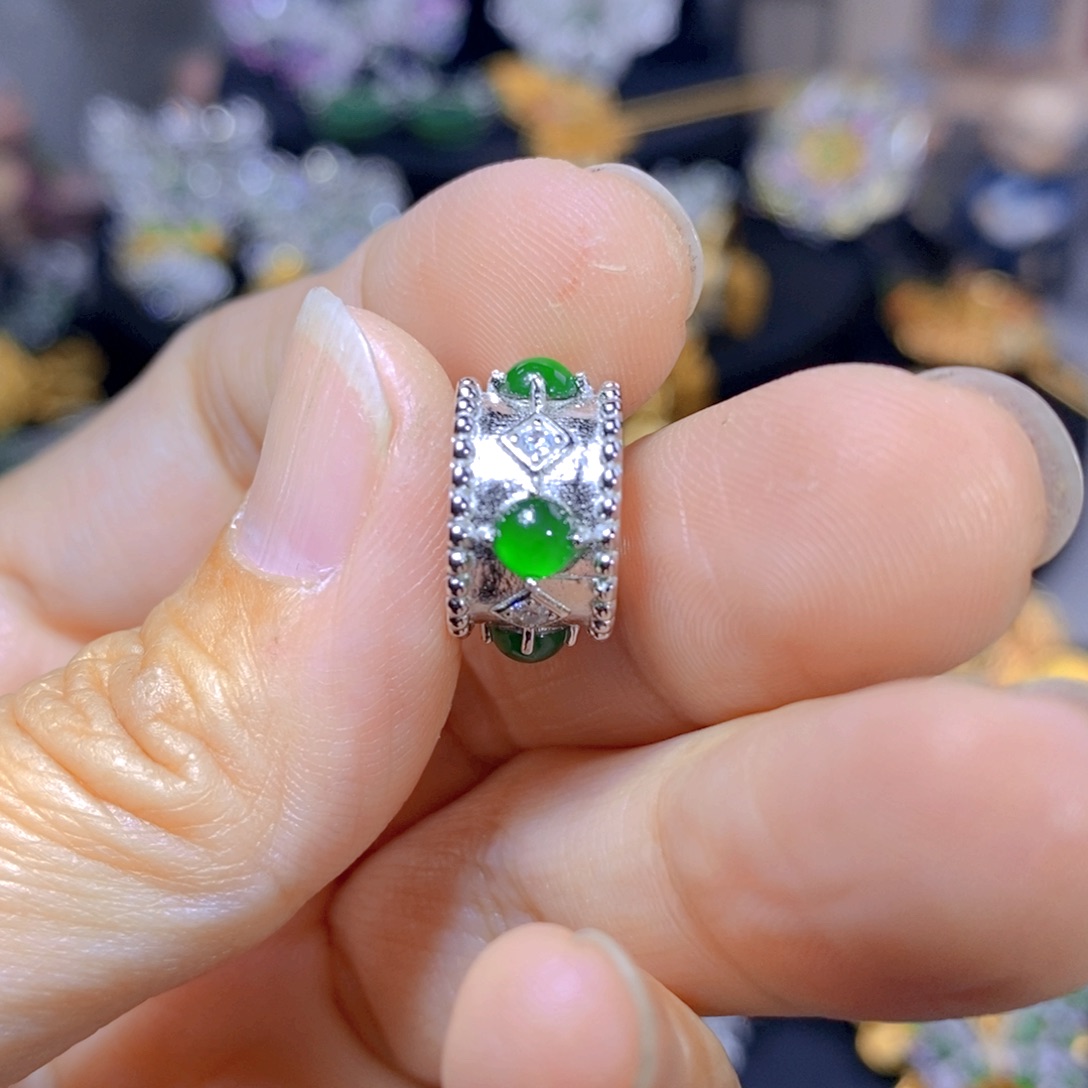 翡翠耳钉银S925镶嵌天然翡翠 