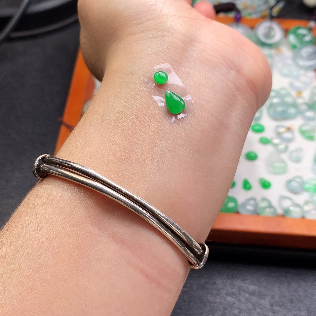 吊坠(不含链)未镶嵌翡翠水滴