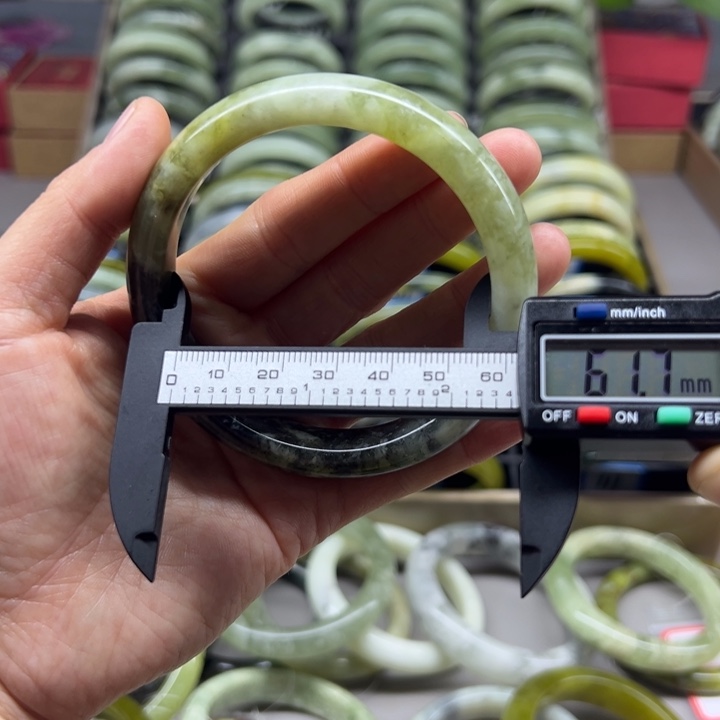 蛇纹石玉未镶嵌手镯115