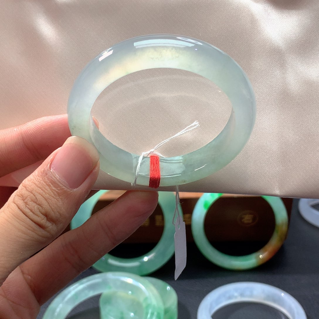 翡翠未镶嵌手镯正圈