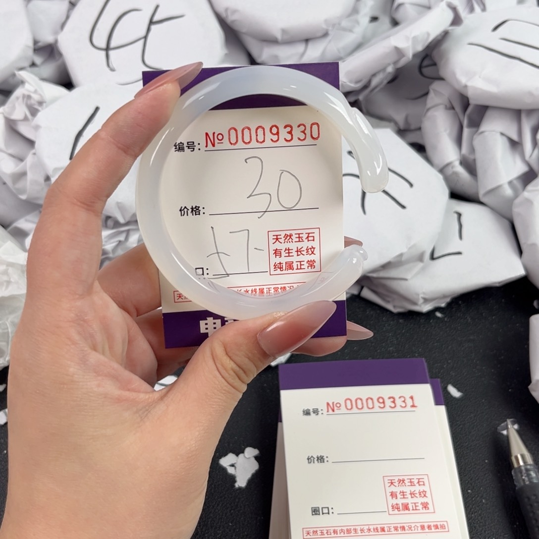 玛瑙/玉髓手镯未镶嵌9330