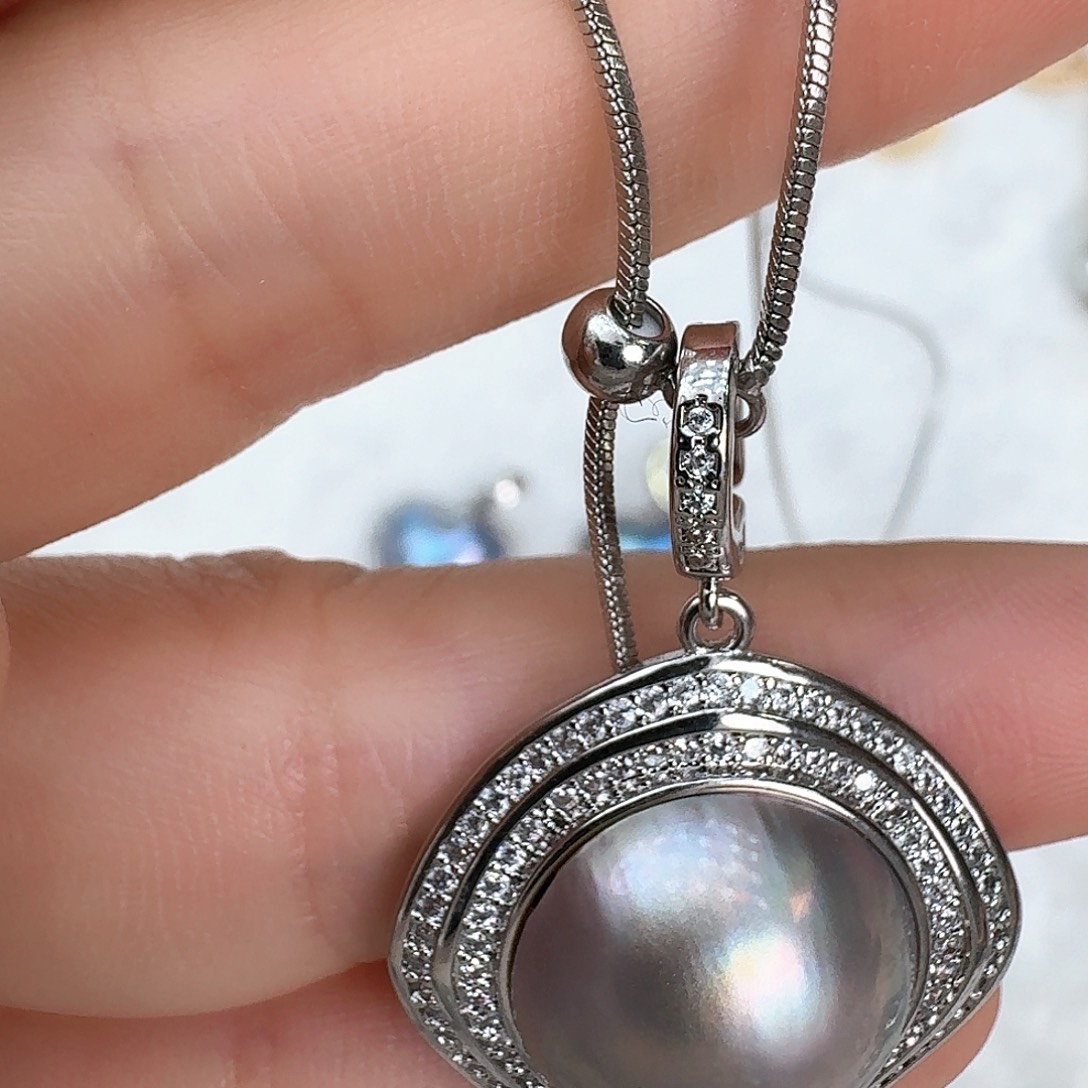 未镶嵌拼合珍珠（马贝珠）颈饰