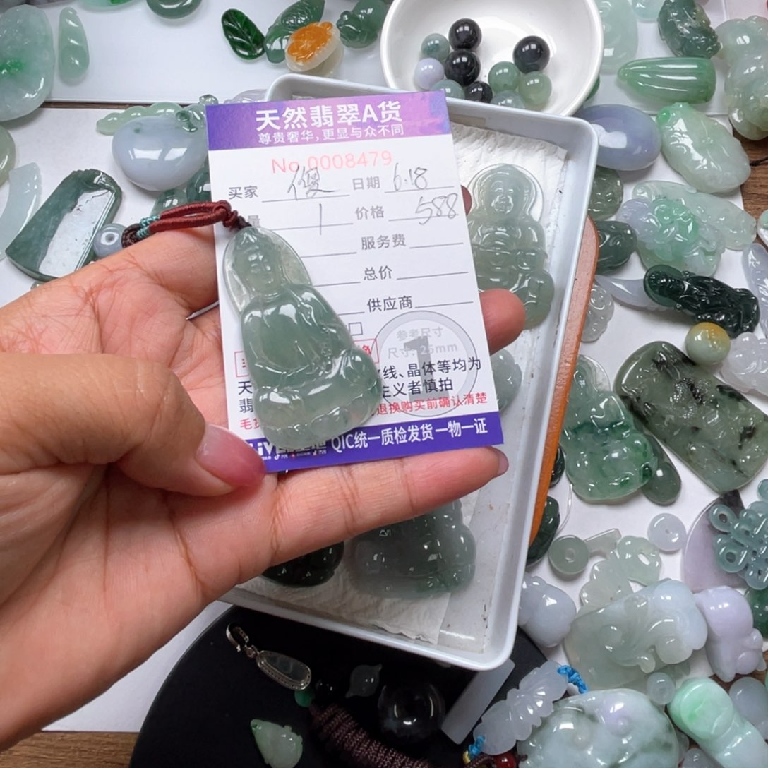 翡翠未镶嵌颈饰@****