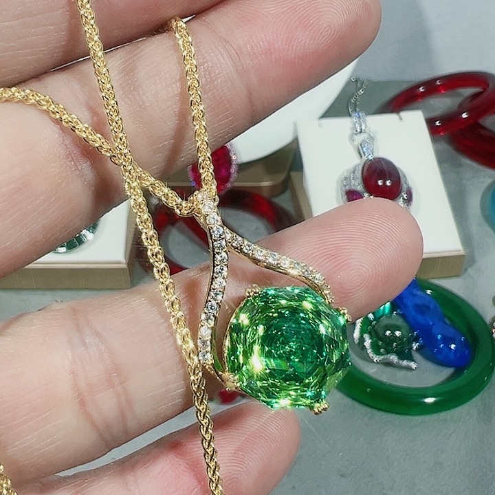 红宝石颈饰未镶嵌