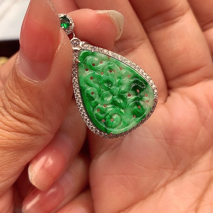 翡翠颈饰银S925镶嵌翡翠