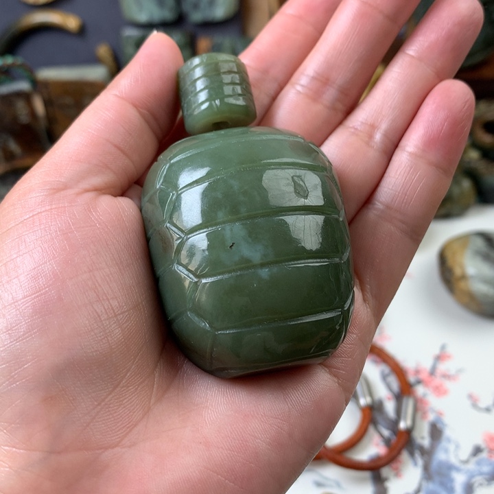 透闪石质玉未镶嵌把件