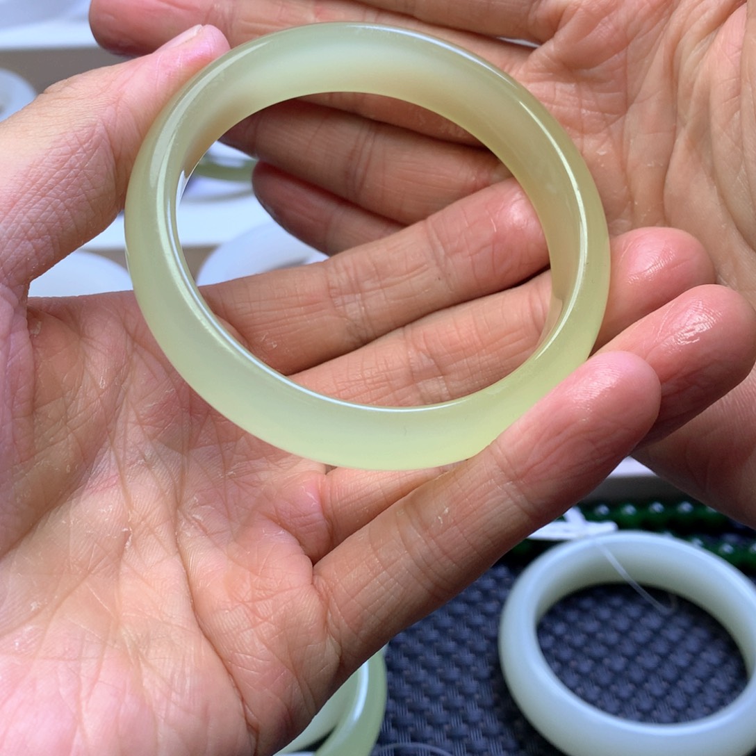 和田玉（黄玉）未镶嵌手镯