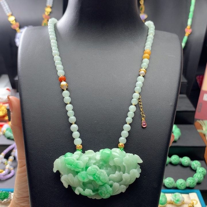 翡翠颈饰未镶嵌翡翠花