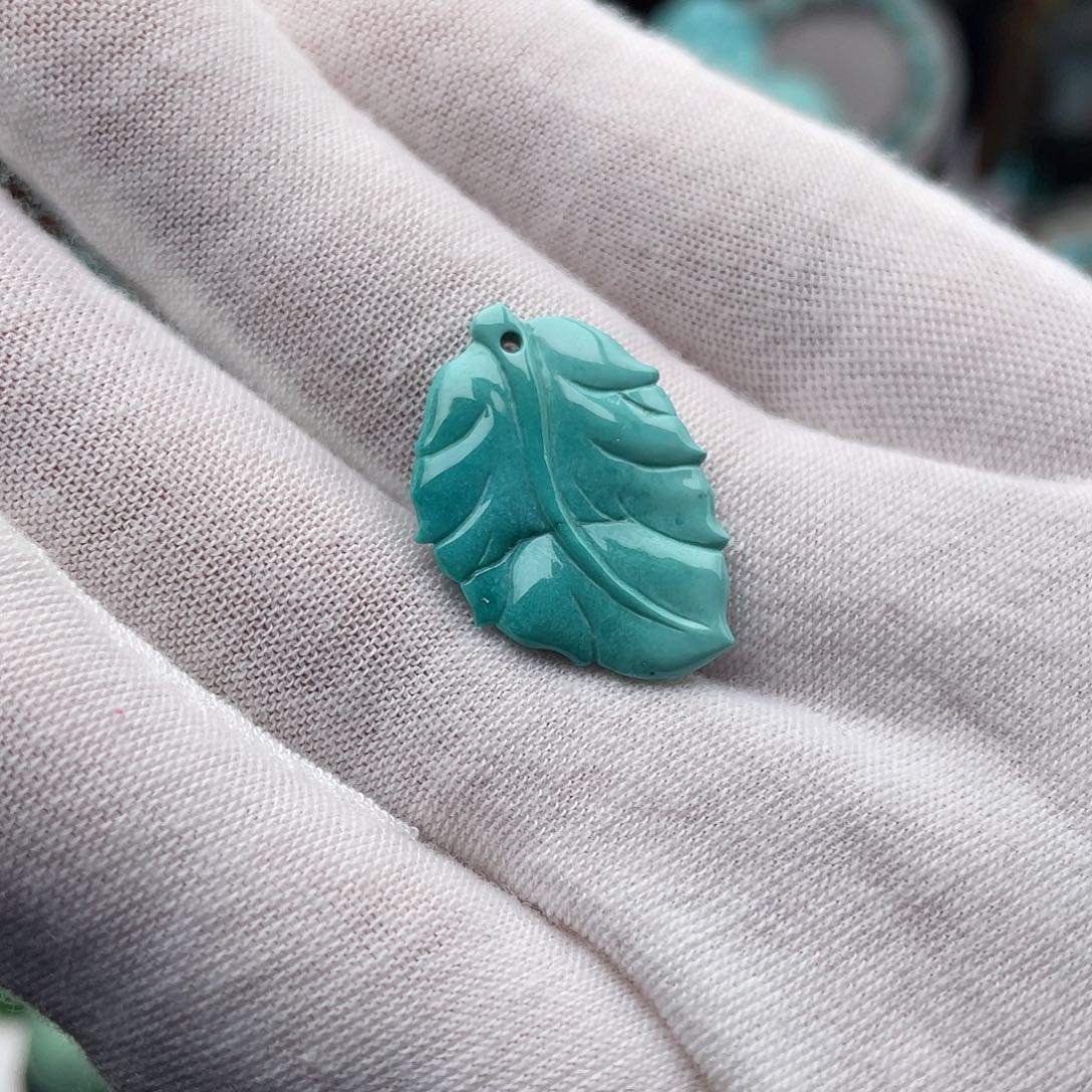 绿松石未镶嵌颈饰