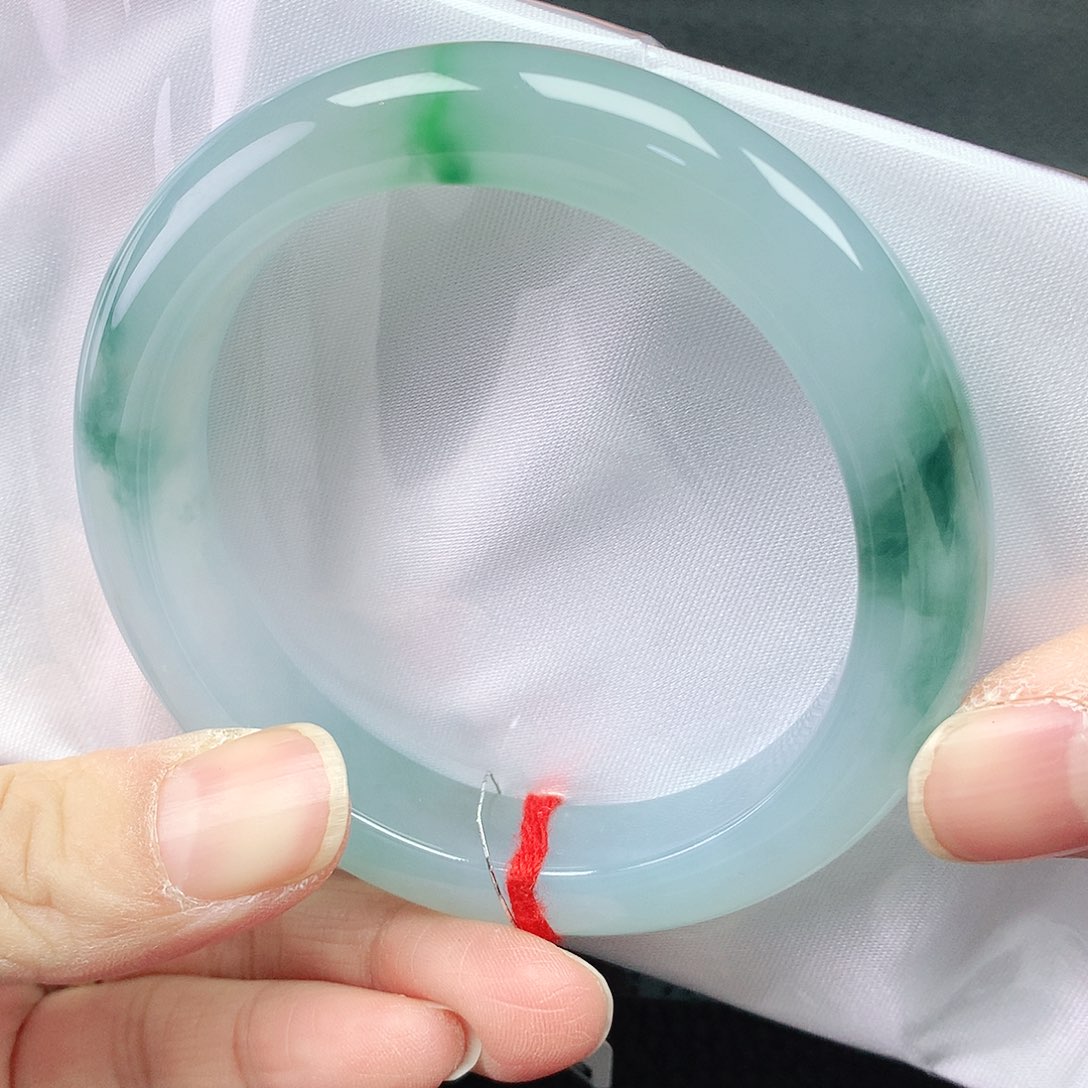 翡翠手镯未镶嵌55圈