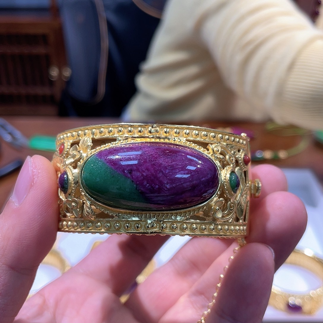 锦纶铁合金手镯红宝