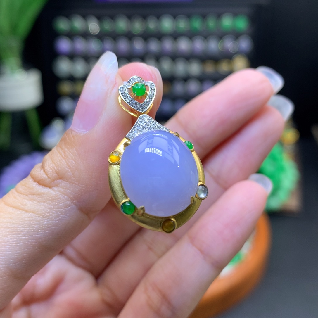 翡翠18K金镶嵌颈饰