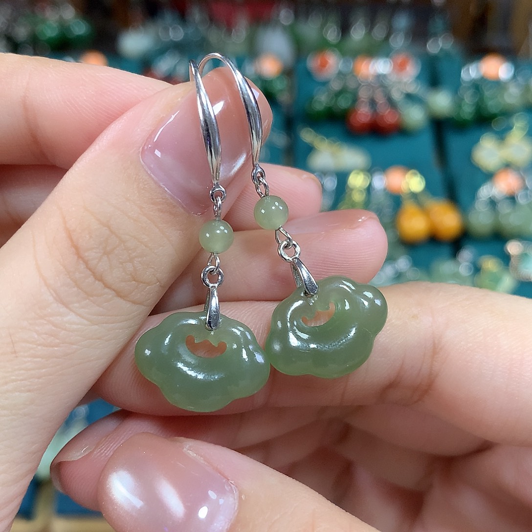 和田玉银S925镶嵌耳饰如意卡16左右