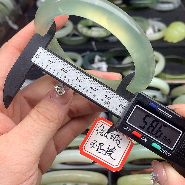 蛇纹石玉手镯未镶嵌637