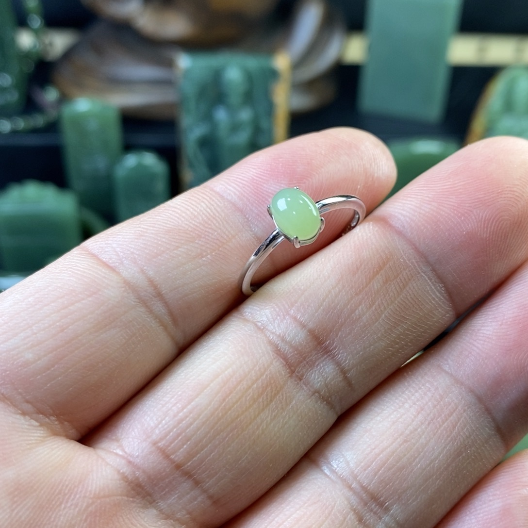 请***良岫岩老玉（透闪石质玉）未镶嵌颈饰