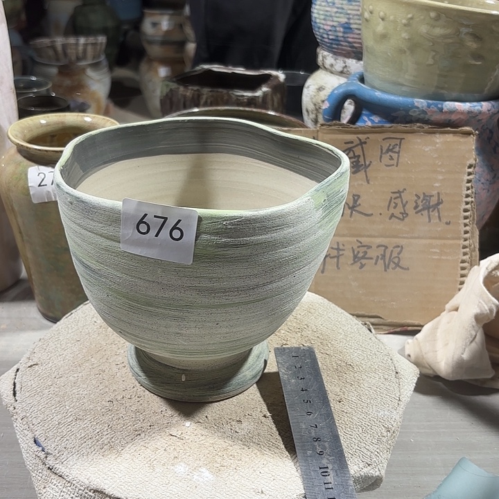 摆件陶高15，内口16.5，有孔，676