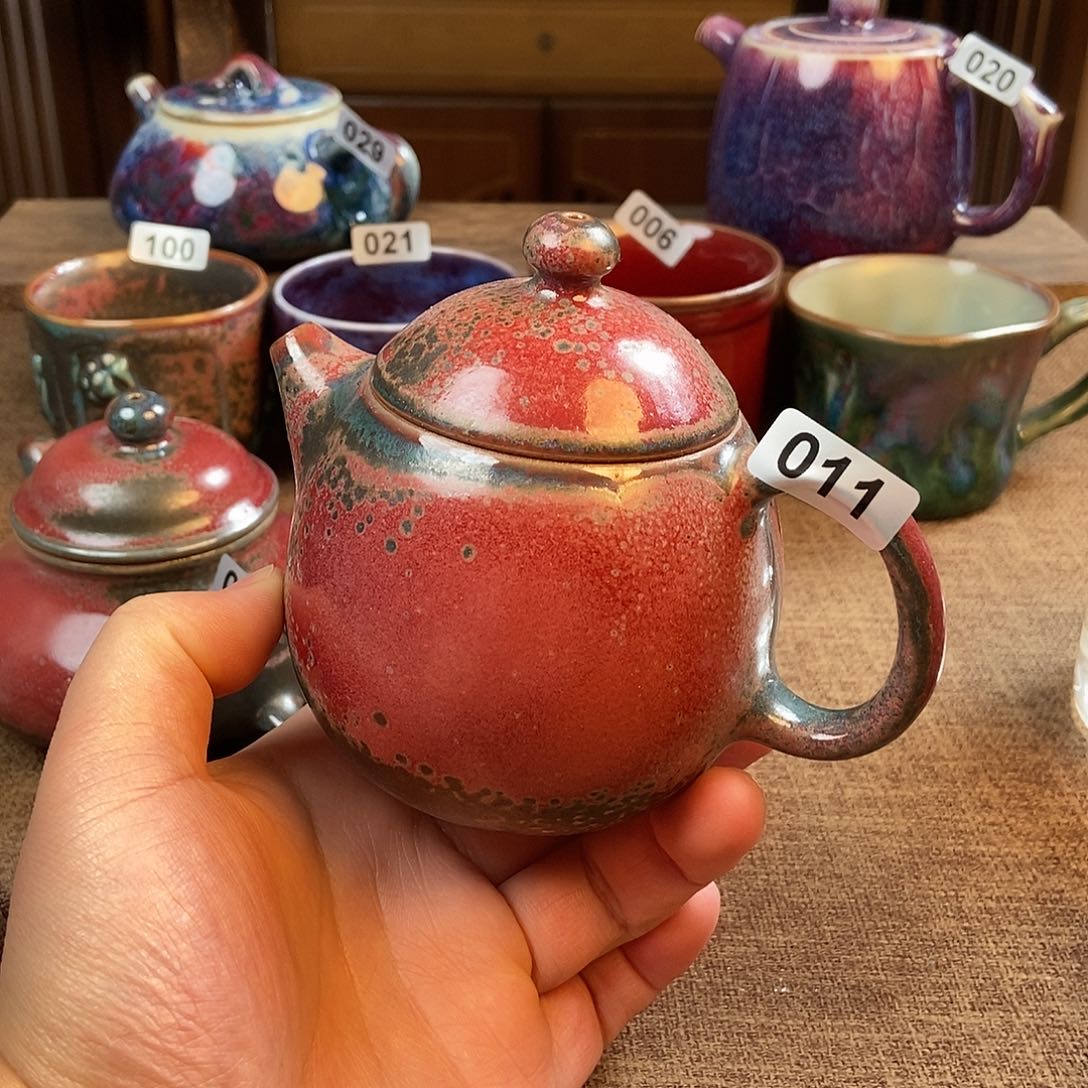 摆件人**海钧瓷茶壶茶具