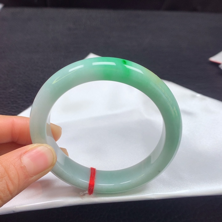 翡翠手镯未镶嵌57圈