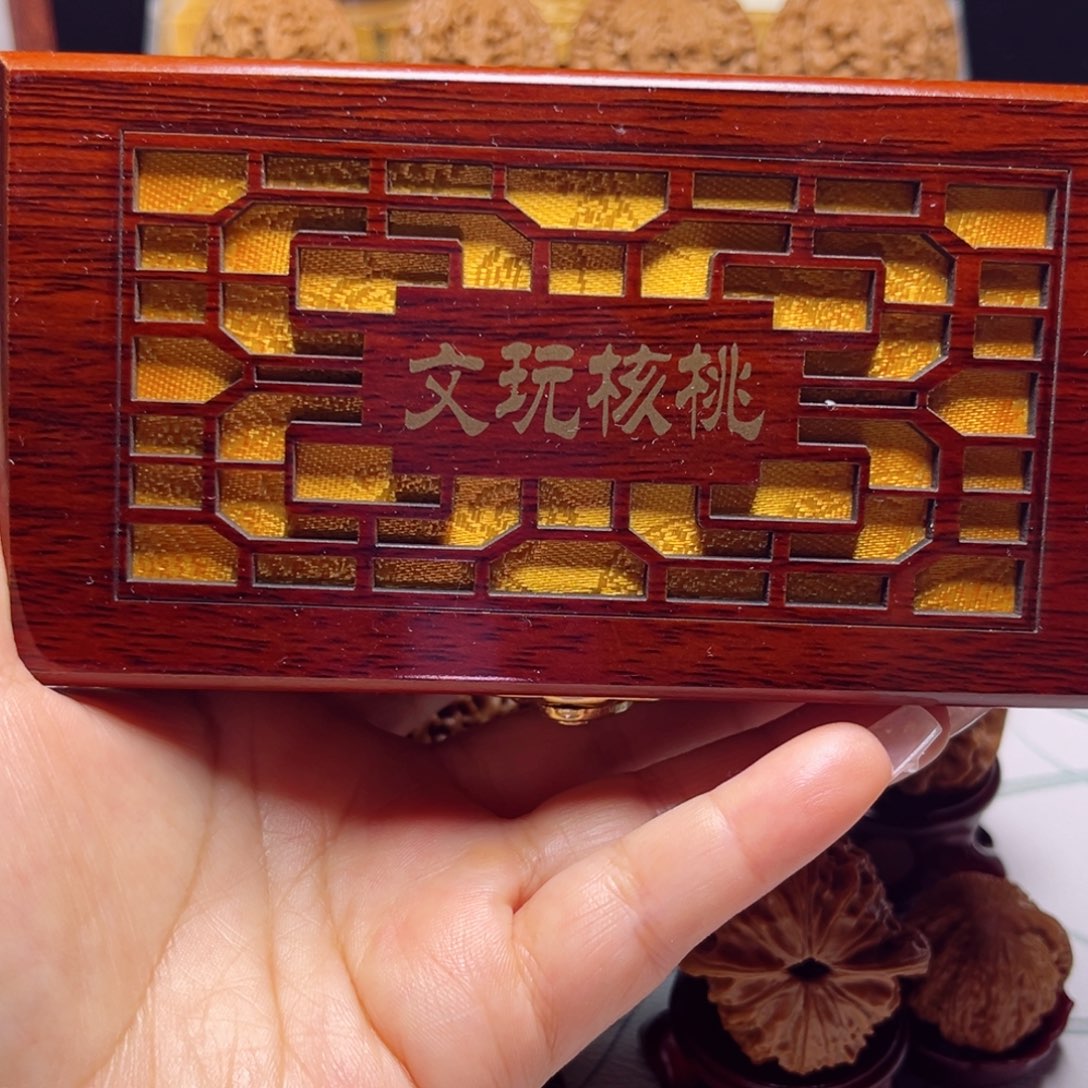 文玩核桃吊坠高档木盒