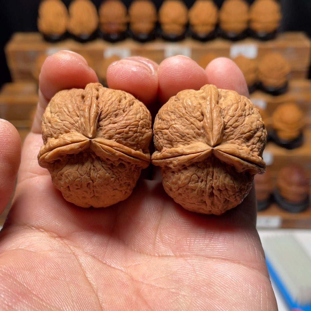 文玩核桃吊坠黄金蟒三棱