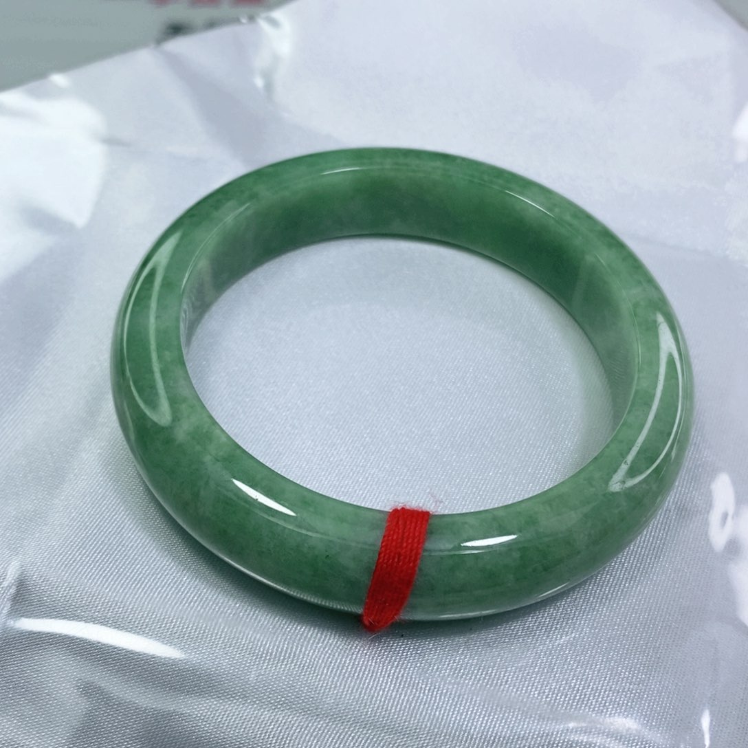 翡翠手镯未镶嵌54.6圈口
