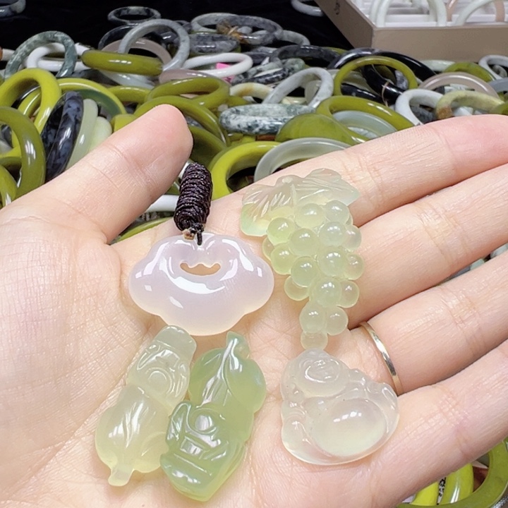 未镶嵌蛇纹石玉手链