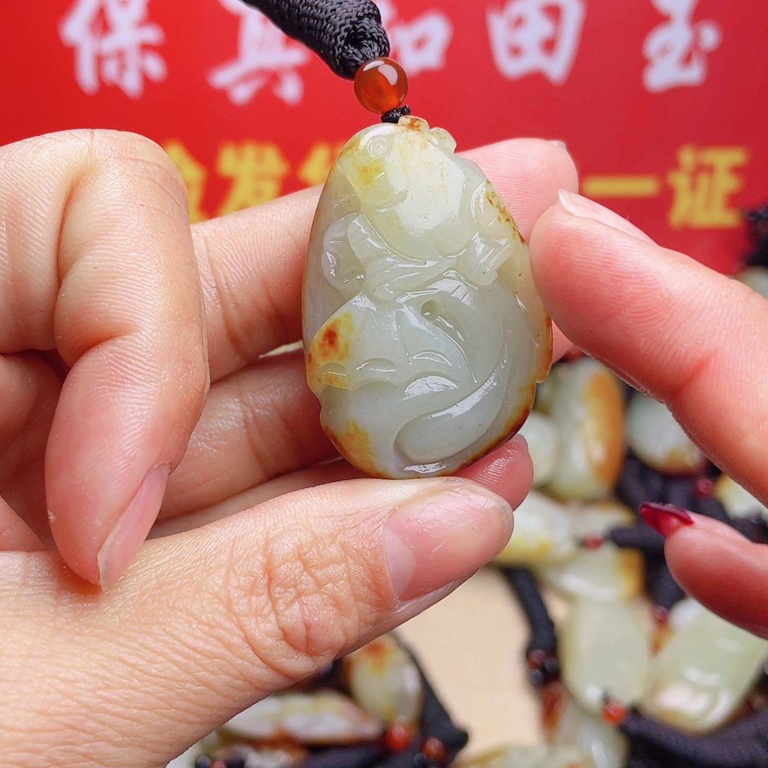 和田玉颈饰未镶嵌