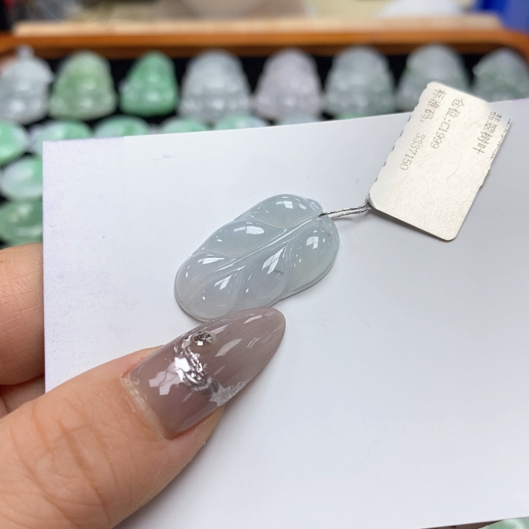 翡翠颈饰未镶嵌珠子