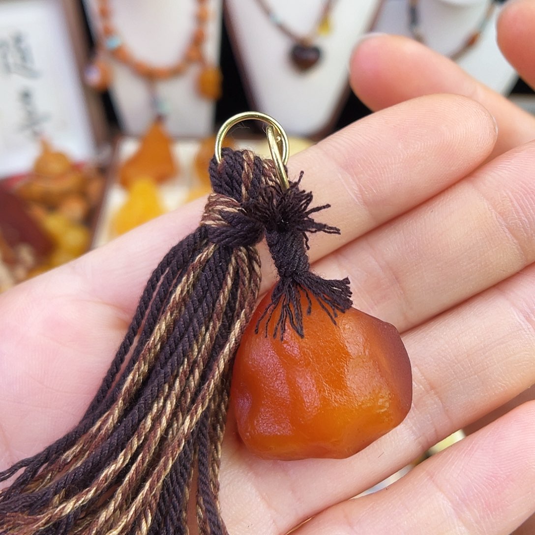 琥珀未镶嵌珠宝奇石