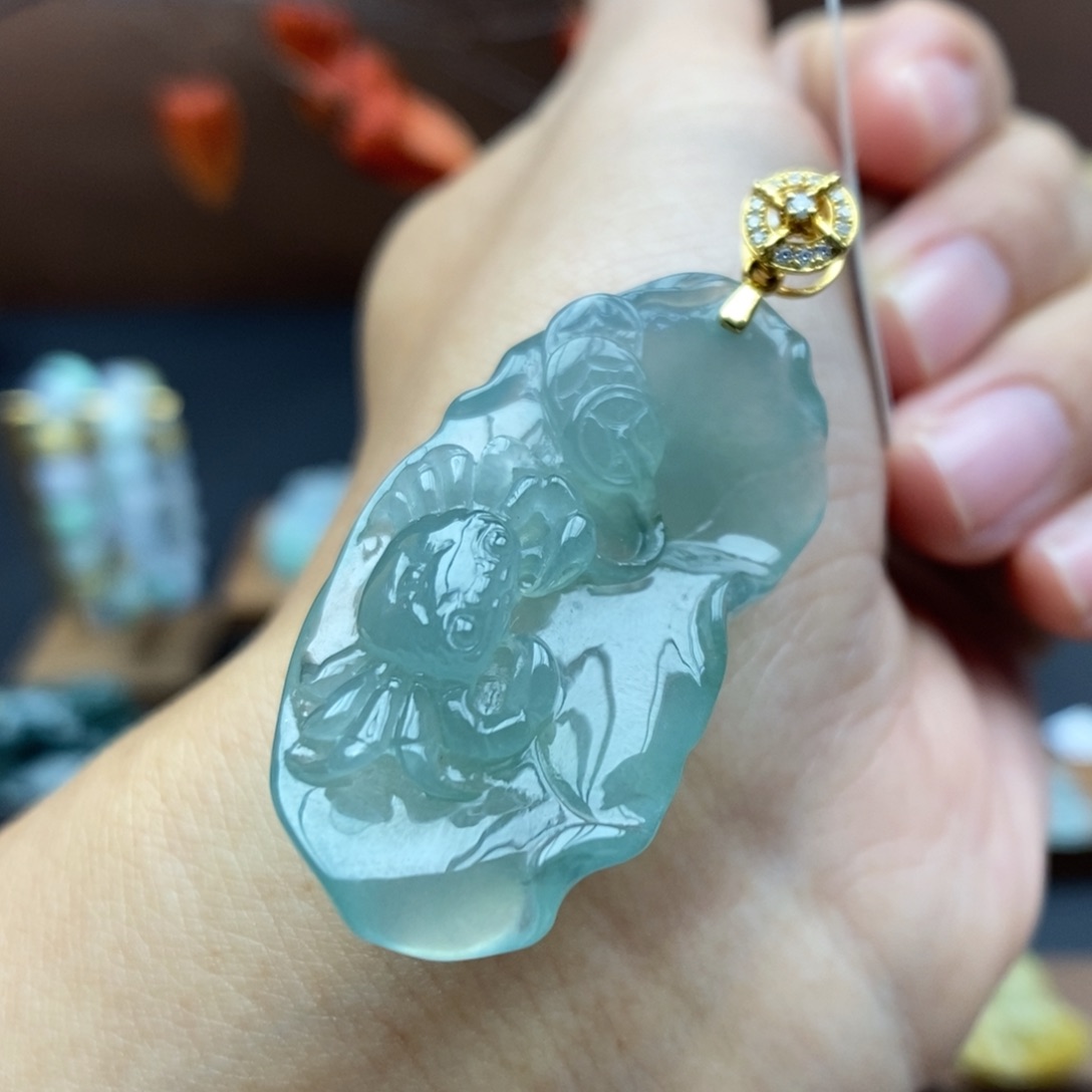 【闪购商品】颈饰18K金镶嵌翡翠86