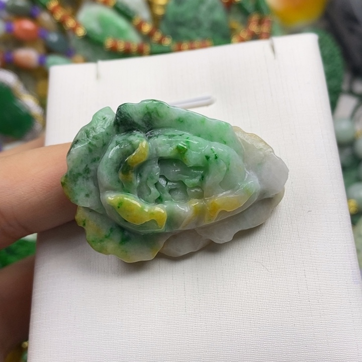 翡翠未镶嵌吊坠(赠链)