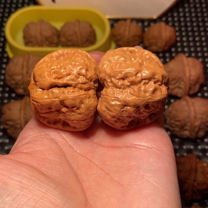 文玩核桃把件四开背八腿肉蛙