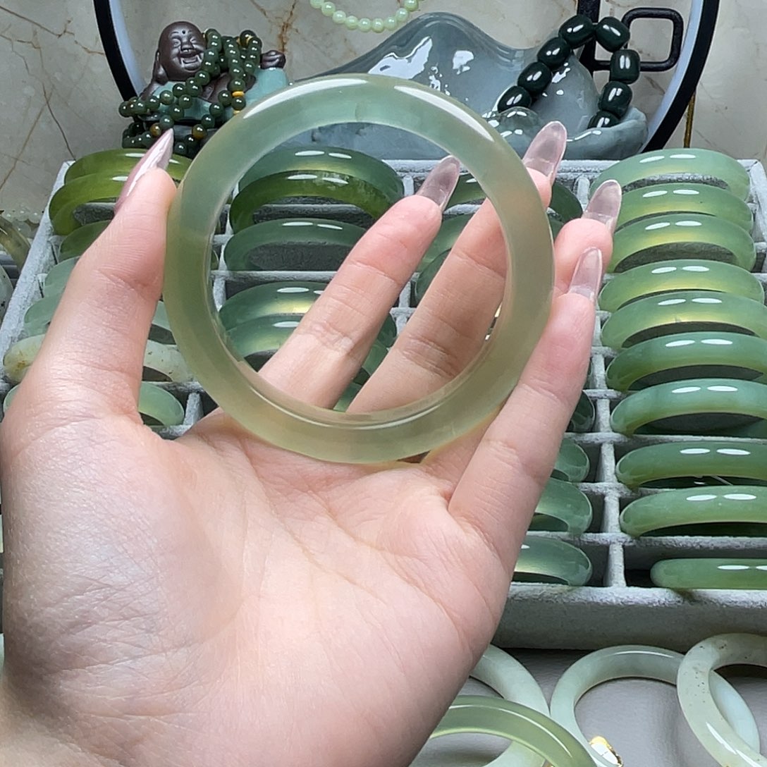 会***谢蛇纹石玉未镶嵌手镯