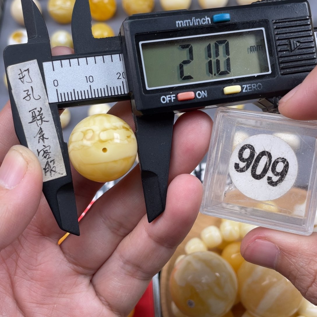 蜜蜡珠宝奇石未镶嵌