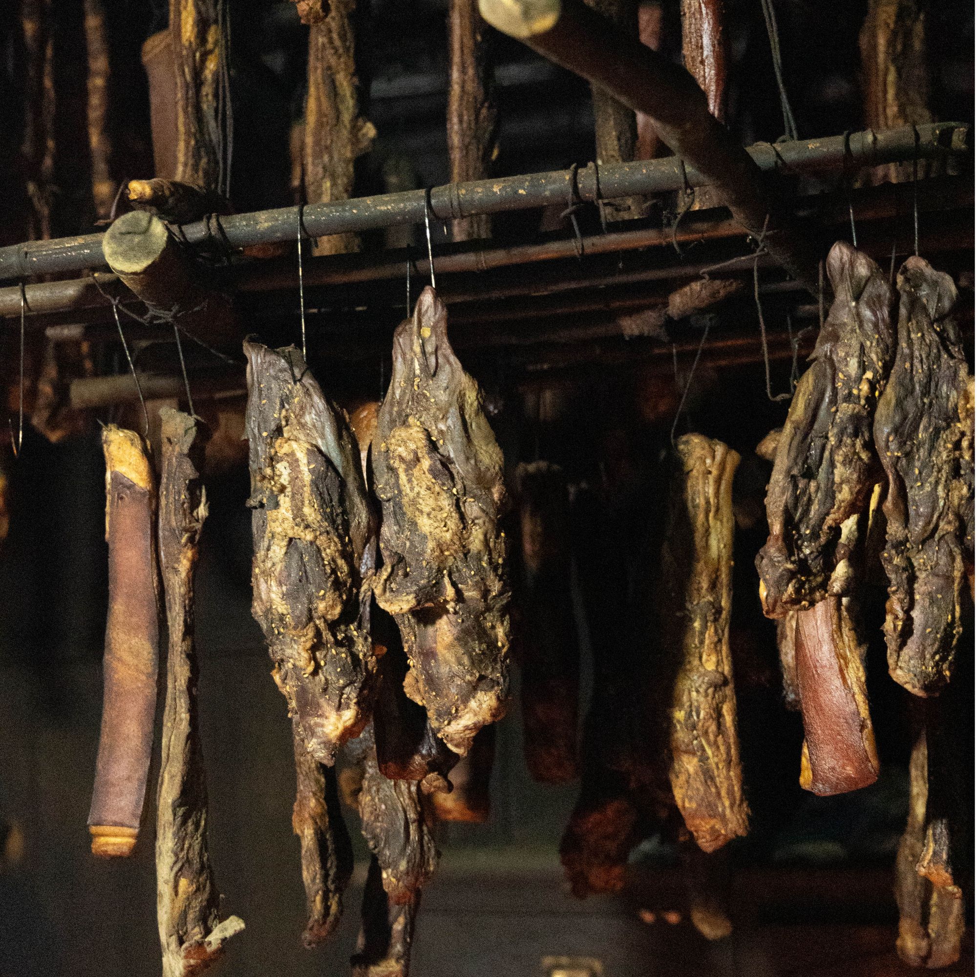 湘西正宗农家火坑熏制农村土猪腊肉实木小火慢火熏制湘西古丈发货