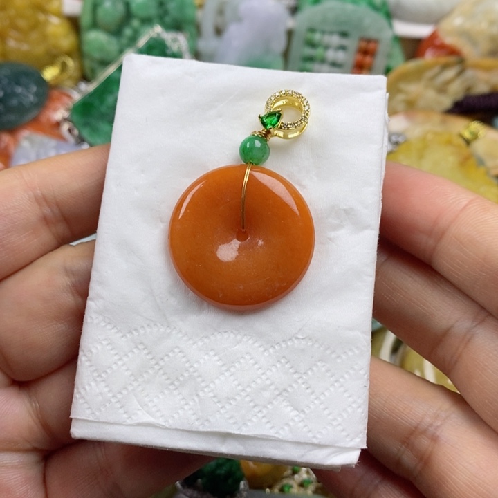 翡翠吊坠(赠链)未镶嵌
