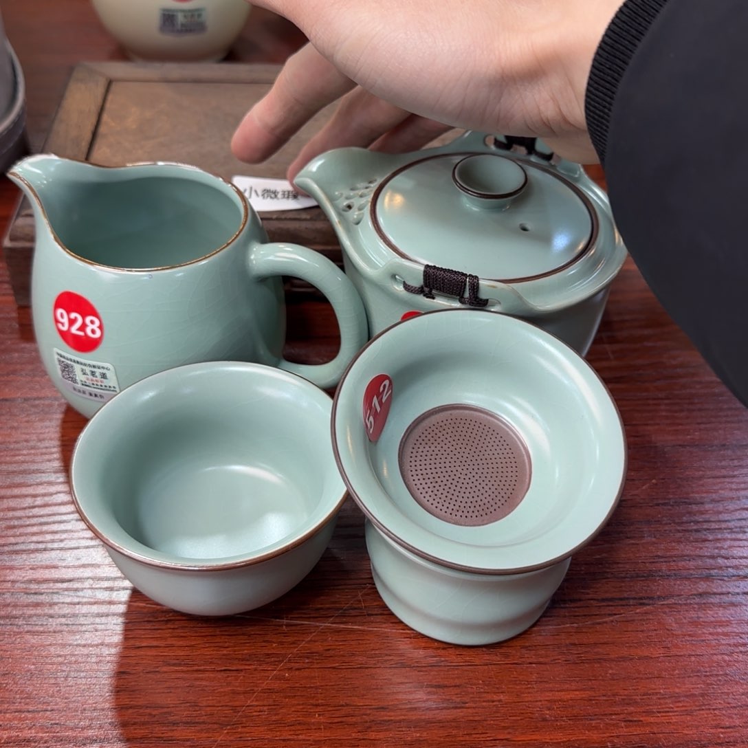 瓷片。。。。。。。。。。。。。。。，，