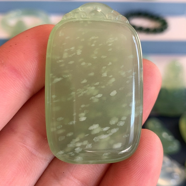 未镶嵌蛇纹石玉挂坠