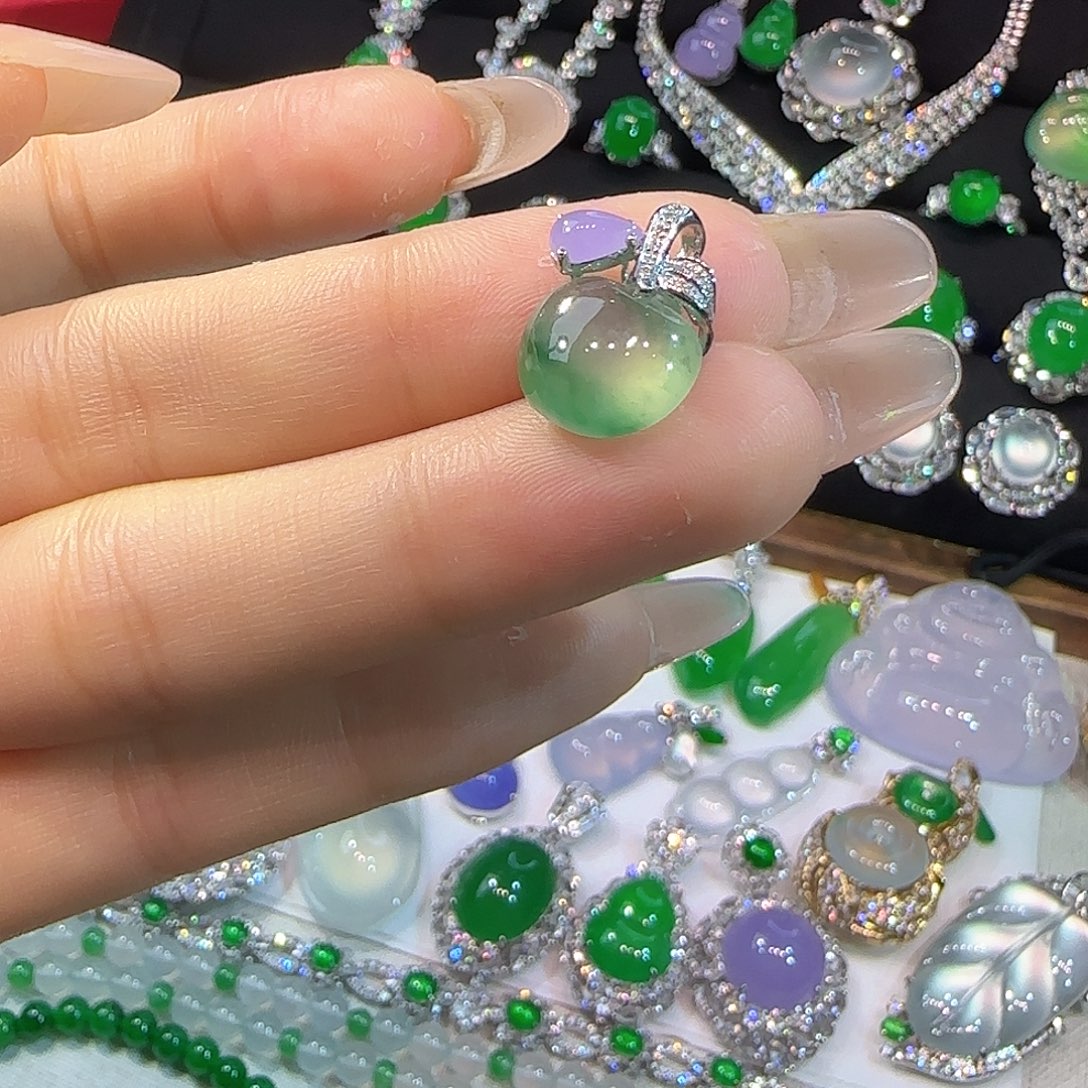 翡翠18K金镶嵌戒指