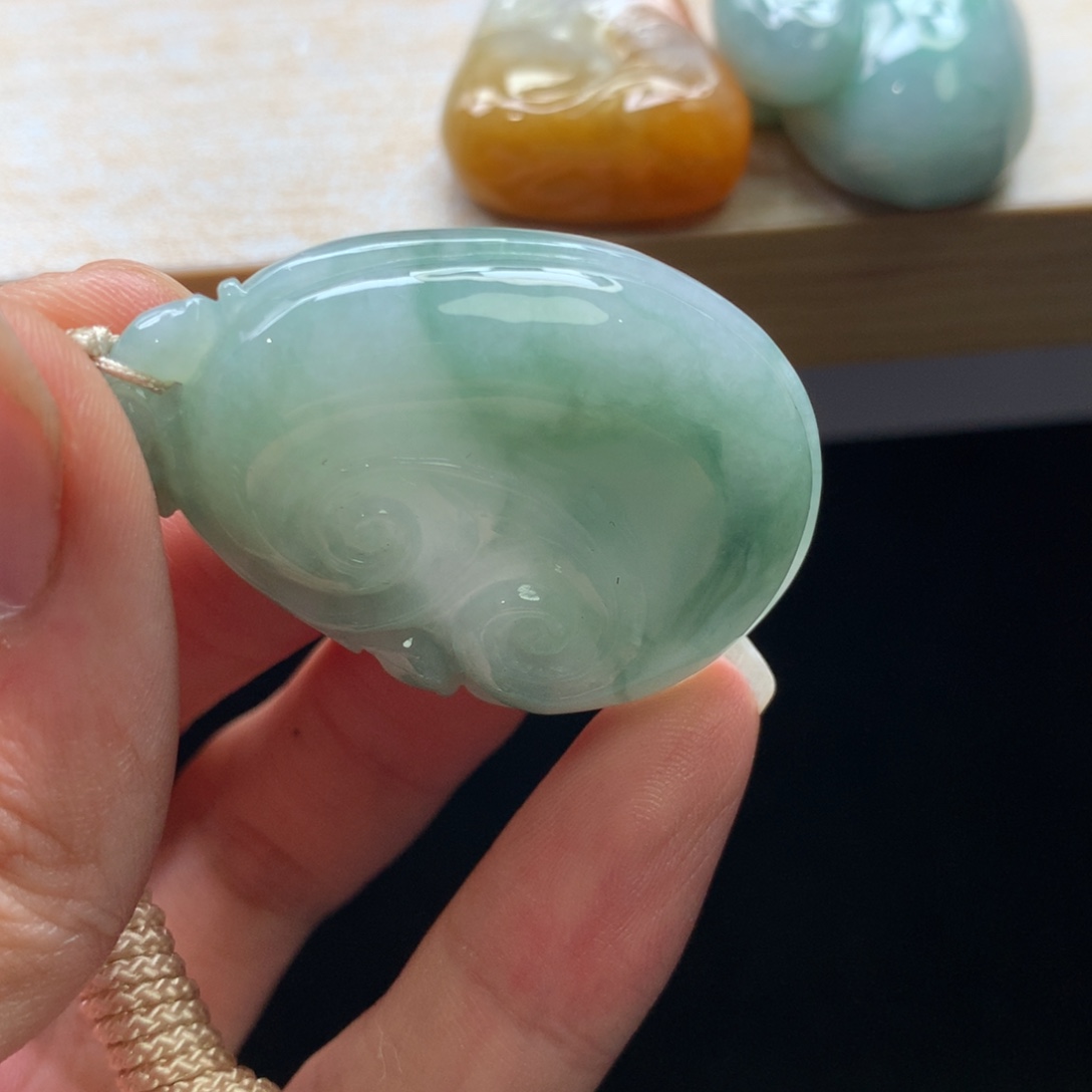 翡翠未镶嵌颈饰吊坠