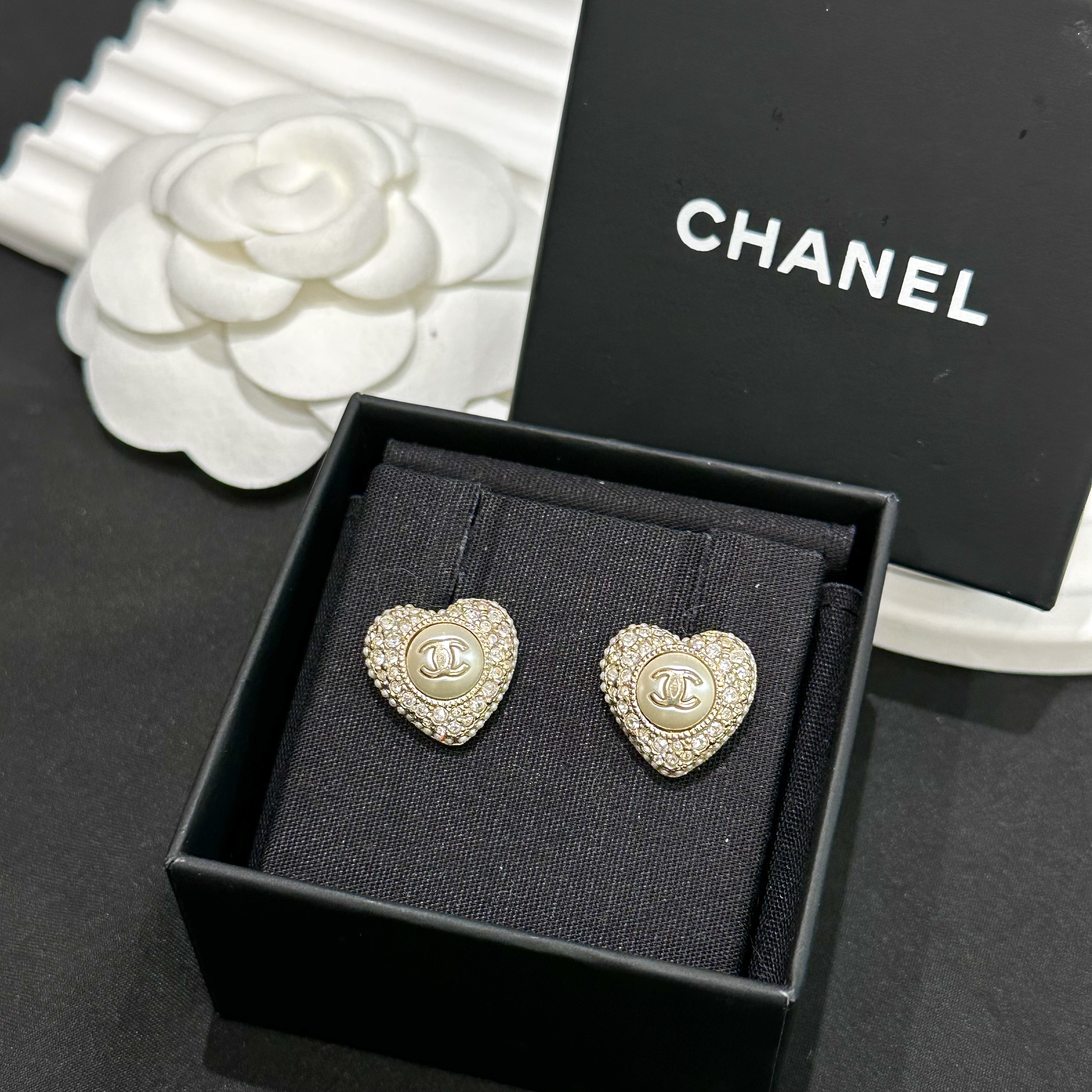 95新 Chanel/香奈儿 满钻爱心珍珠耳钉 2501415 